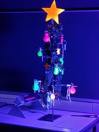 Der ChemisTREE – Ein Weihnachtsgruß der NAWI Labor Gruppen