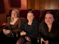 Bibliotheksgruppe besucht Uraufführung von Ilse Aichingers Roman „Die größere Hoffnung“